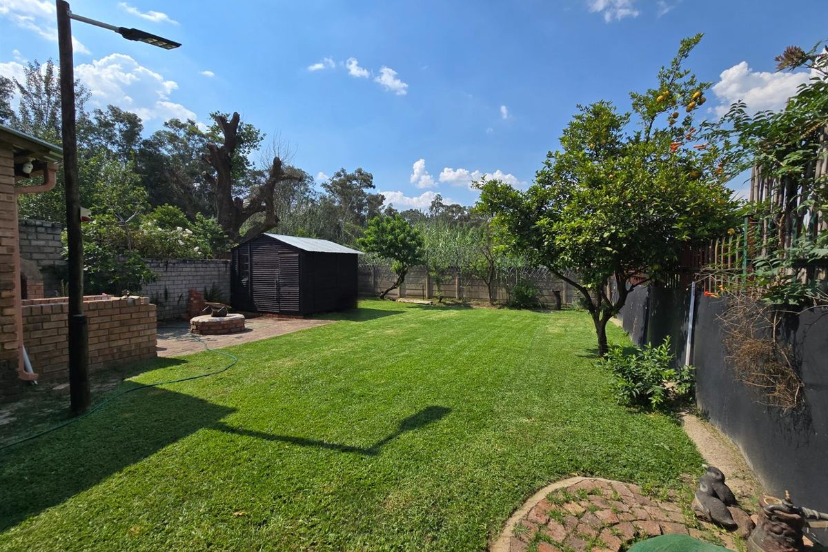 Private Garden Sanctuary in a Serene Complex - Ideal Lock-Up-and-Go Living - Photo 3