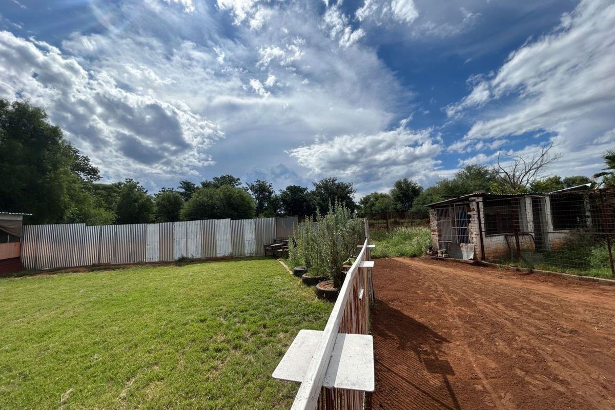 8565m2 Plot House For Sale in Barkly West - Photo 2