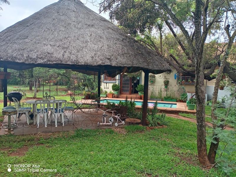 Beautiful well looked after big family home on smallholding kameeldrift east - Photo 5