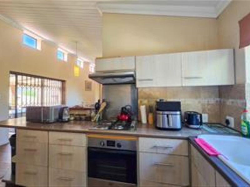 House For Sale in Stilbaai Wes, Stilbaai - Photo 6