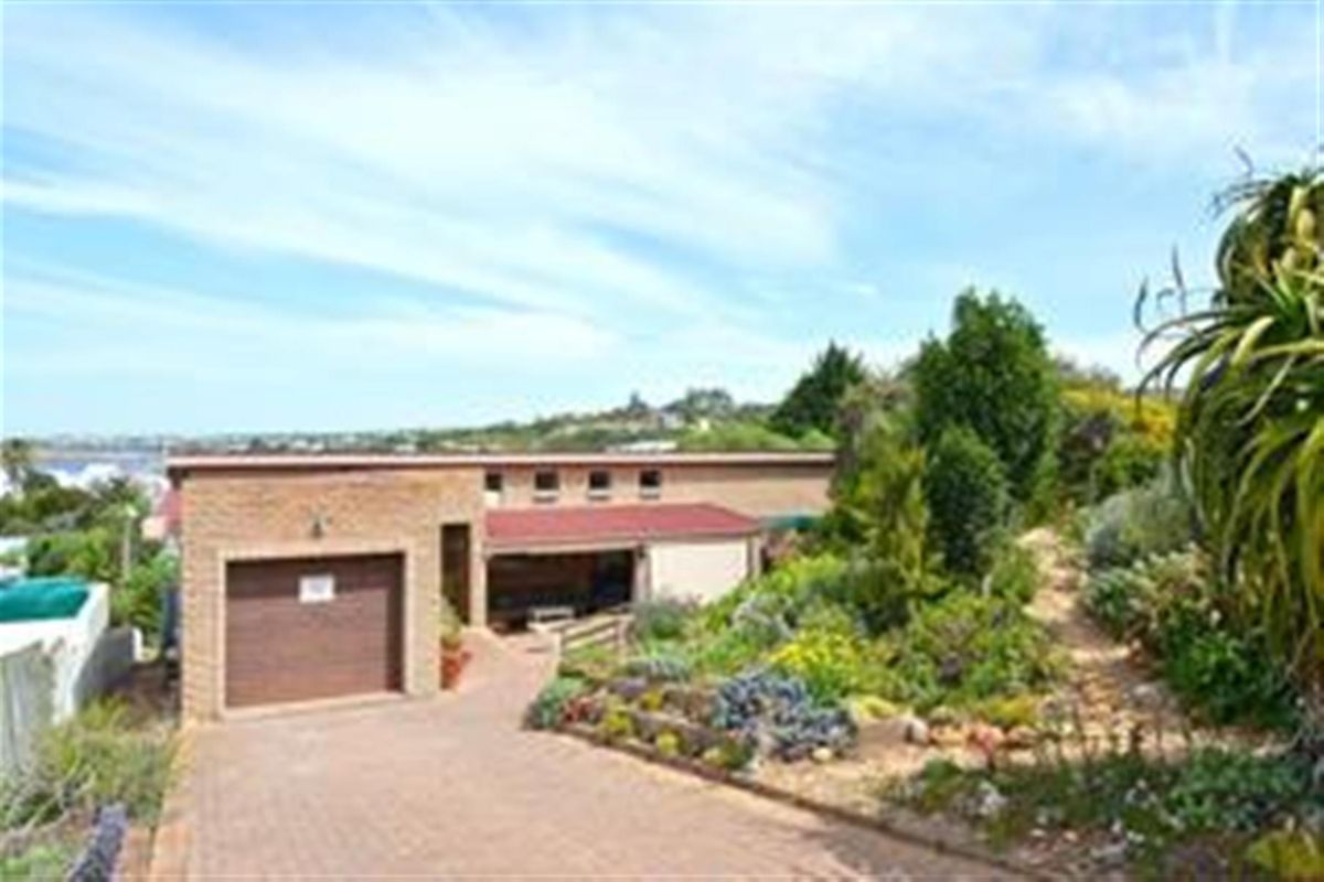 House For Sale in Stilbaai Wes, Stilbaai - Photo 2