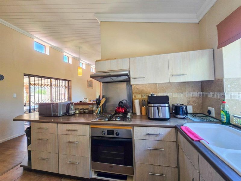 House For Sale in Stilbaai Wes, Stilbaai - Photo 4