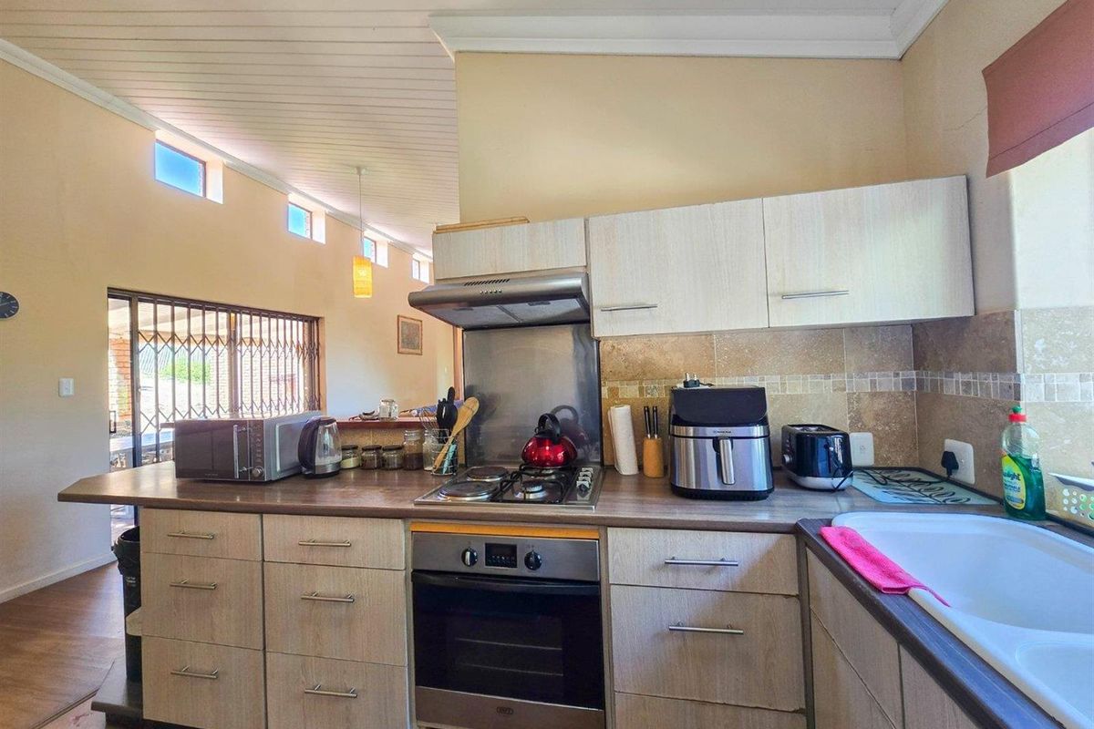 House For Sale in Stilbaai Wes, Stilbaai - Photo 4