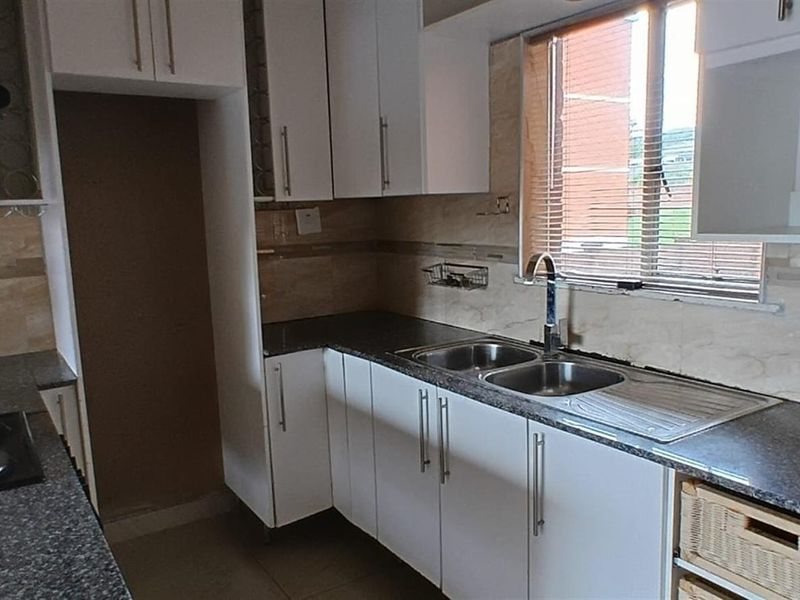 Complex For Sale in Empangeni Central, Empangeni, KwaZulu Natal - Photo 3