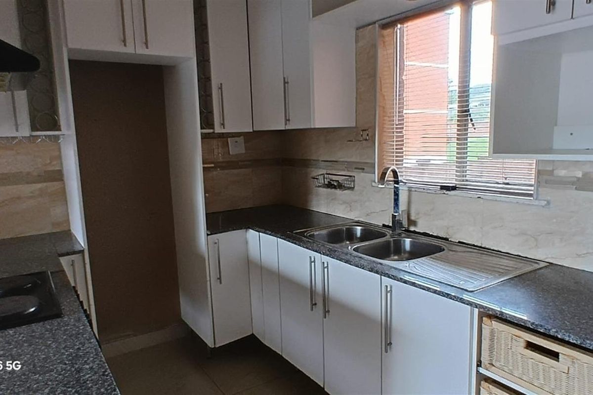 Complex For Sale in Empangeni Central, Empangeni, KwaZulu Natal - Photo 3