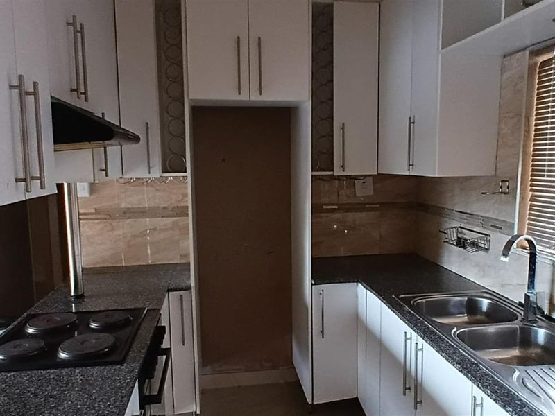 Complex For Sale in Empangeni Central, Empangeni, KwaZulu Natal - Photo 2