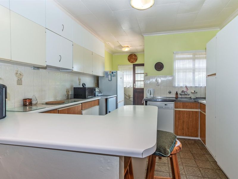 A  Family home in a Sought-After Location - Photo 6