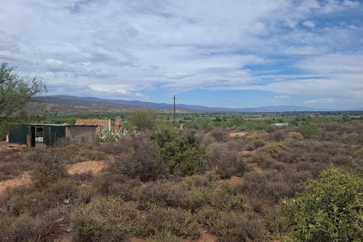 Discover the peaceful charm of De Hoop, a rural haven just outside Oudtshoorn. - Photo 4