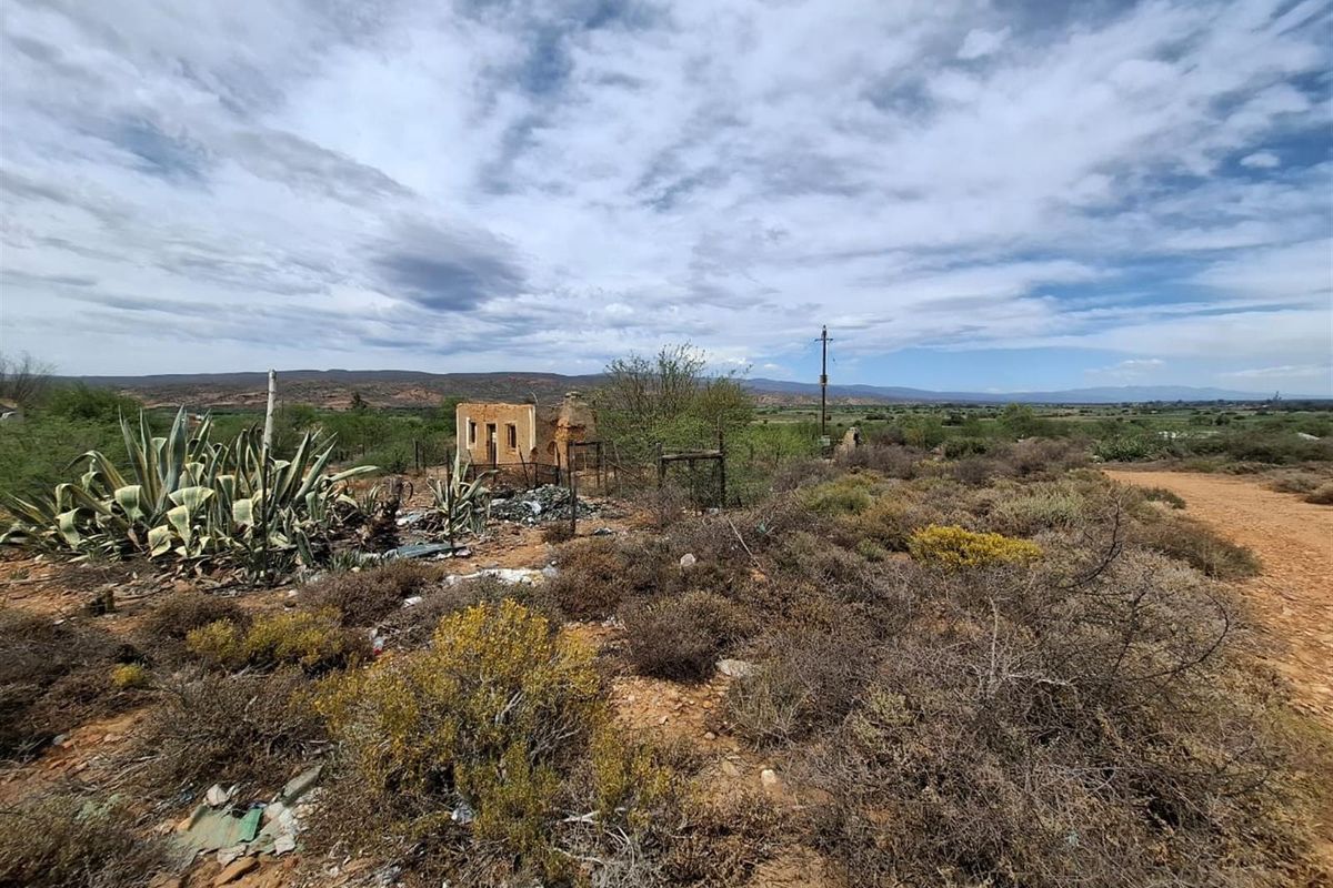 Discover the peaceful charm of De Hoop, a rural haven just outside Oudtshoorn. - Photo 2