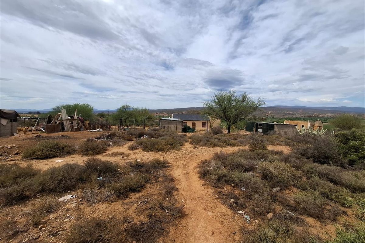 Discover the peaceful charm of De Hoop, a rural haven just outside Oudtshoorn. - Photo 3
