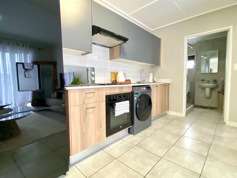 Apartment To Let in Linbro Park Sandton Gauteng - Photo 8