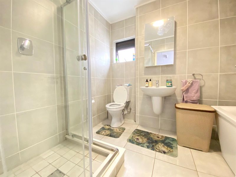Apartment To Let in Linbro Park Sandton Gauteng - Photo 4