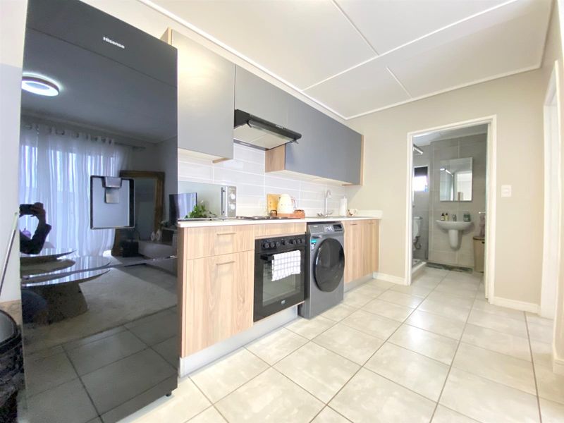 Apartment To Let in Linbro Park Sandton Gauteng - Photo 2
