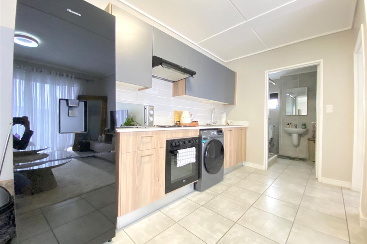 Apartment To Let in Linbro Park Sandton Gauteng - Photo 2