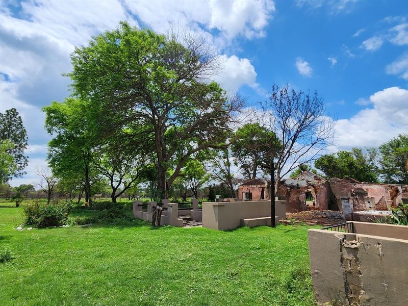 Smallholding in Noodhulp near Bela-Bela - Build your lodge or dream home - Photo 2