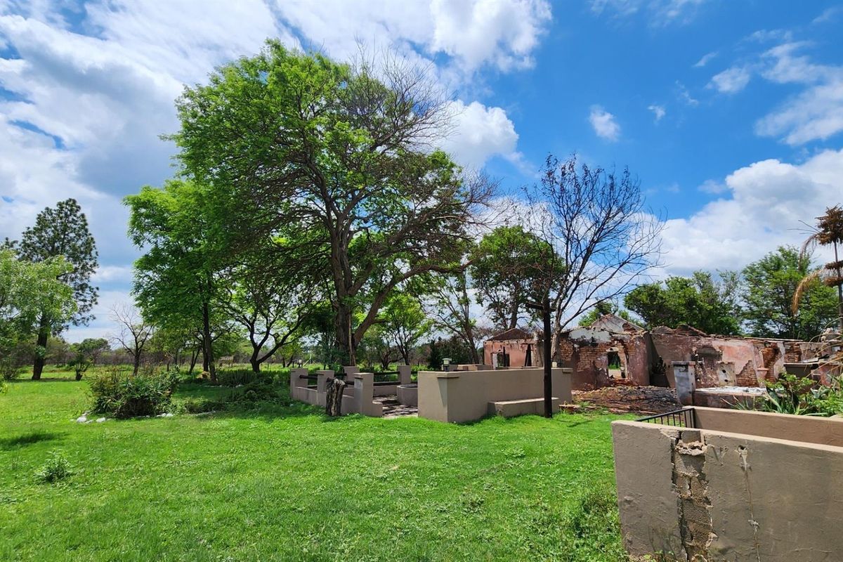 Smallholding in Noodhulp near Bela-Bela - Build your lodge or dream home - Photo 2