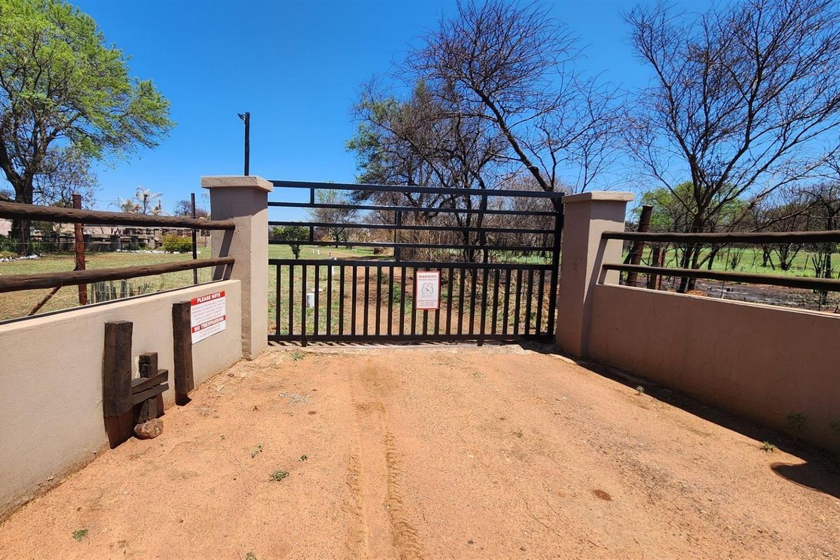 Smallholding in Noodhulp near Bela-Bela - Build your lodge or dream home - Photo 3