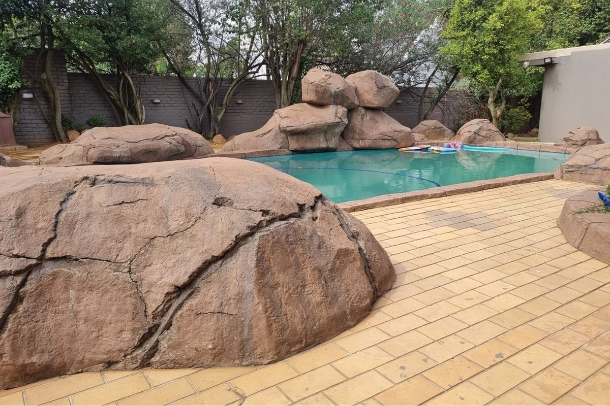 "Elegant 4-Bed Home in Presidents Dam Awaits You" - Photo 5