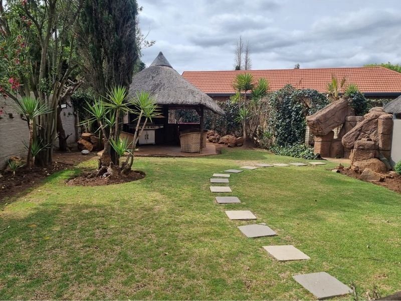 "Elegant 4-Bed Home in Presidents Dam Awaits You" - Photo 3