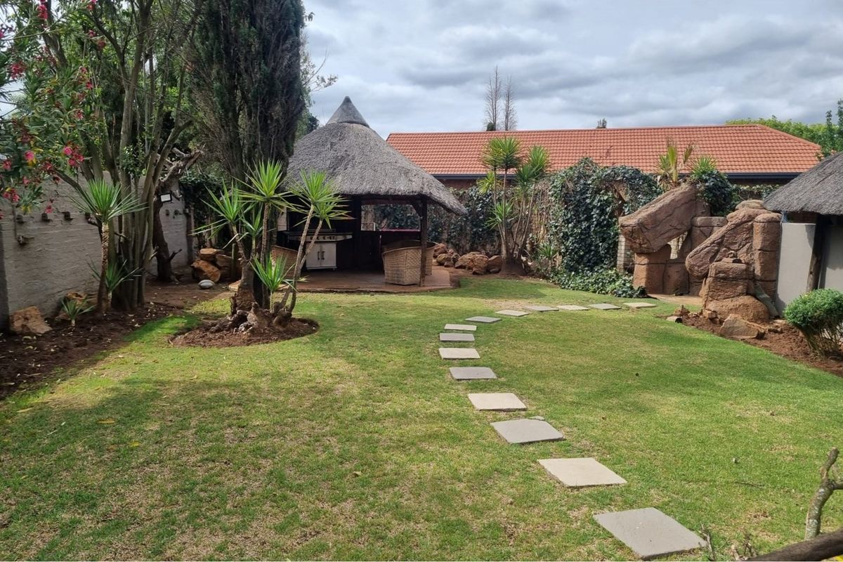 "Elegant 4-Bed Home in Presidents Dam Awaits You" - Photo 3