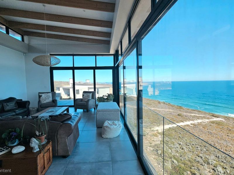 Exclusive Contemporary House For Sale in Paradise Coast, Mossel Bay - Photo 2