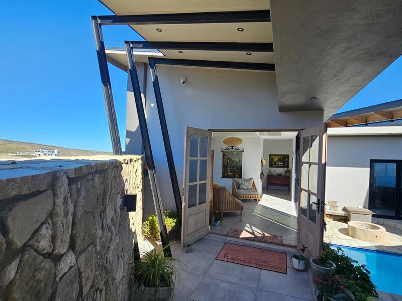 Exclusive Contemporary House For Sale in Paradise Coast, Mossel Bay - Photo 3