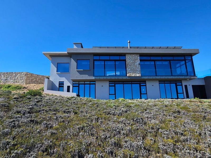 Exclusive Contemporary House For Sale in Paradise Coast, Mossel Bay - Photo 4