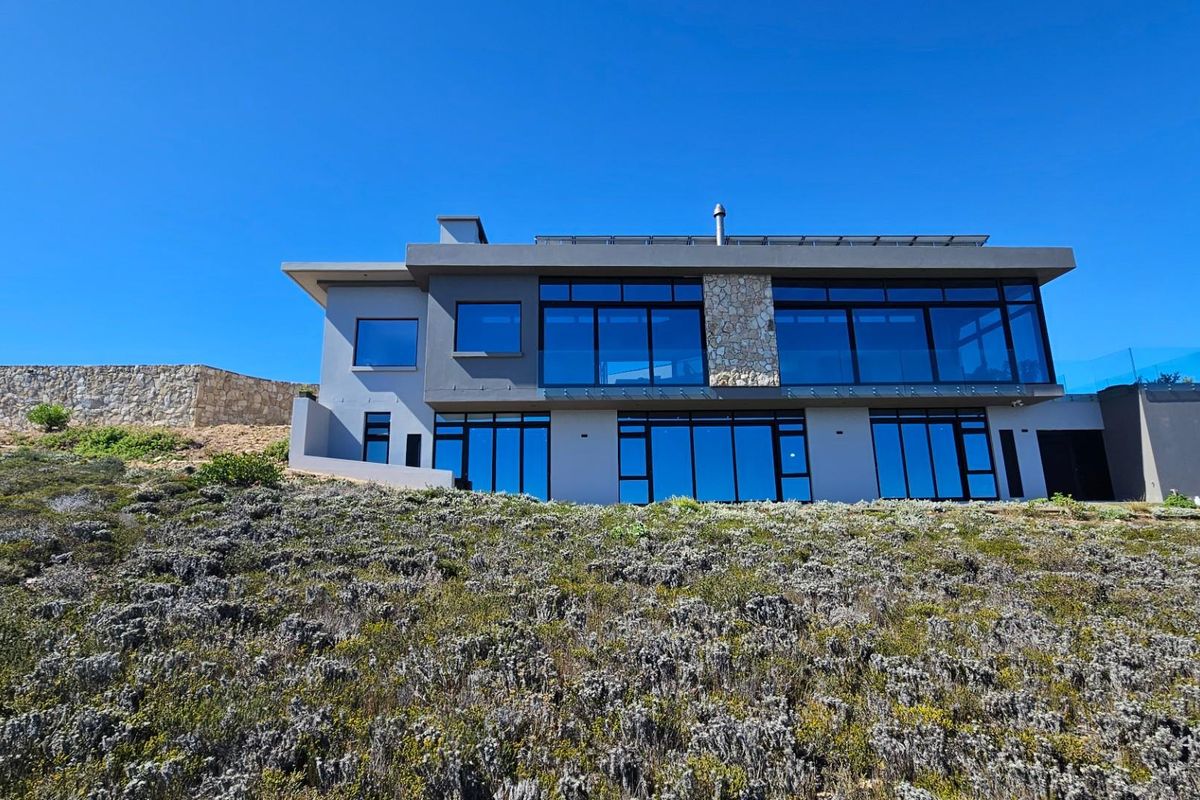 Exclusive Contemporary House For Sale in Paradise Coast, Mossel Bay - Photo 4