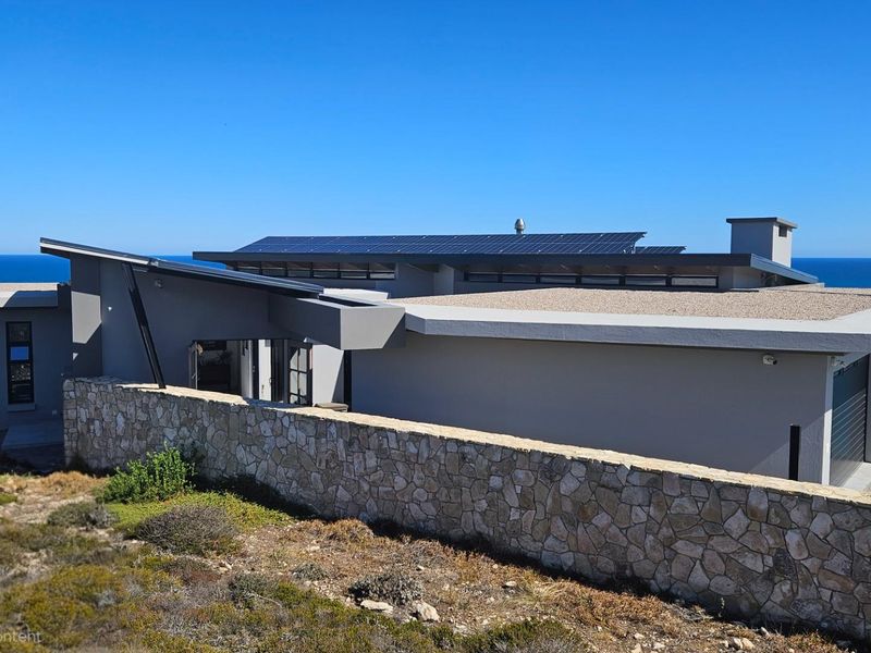 Exclusive Contemporary House For Sale in Paradise Coast, Mossel Bay - Photo 1