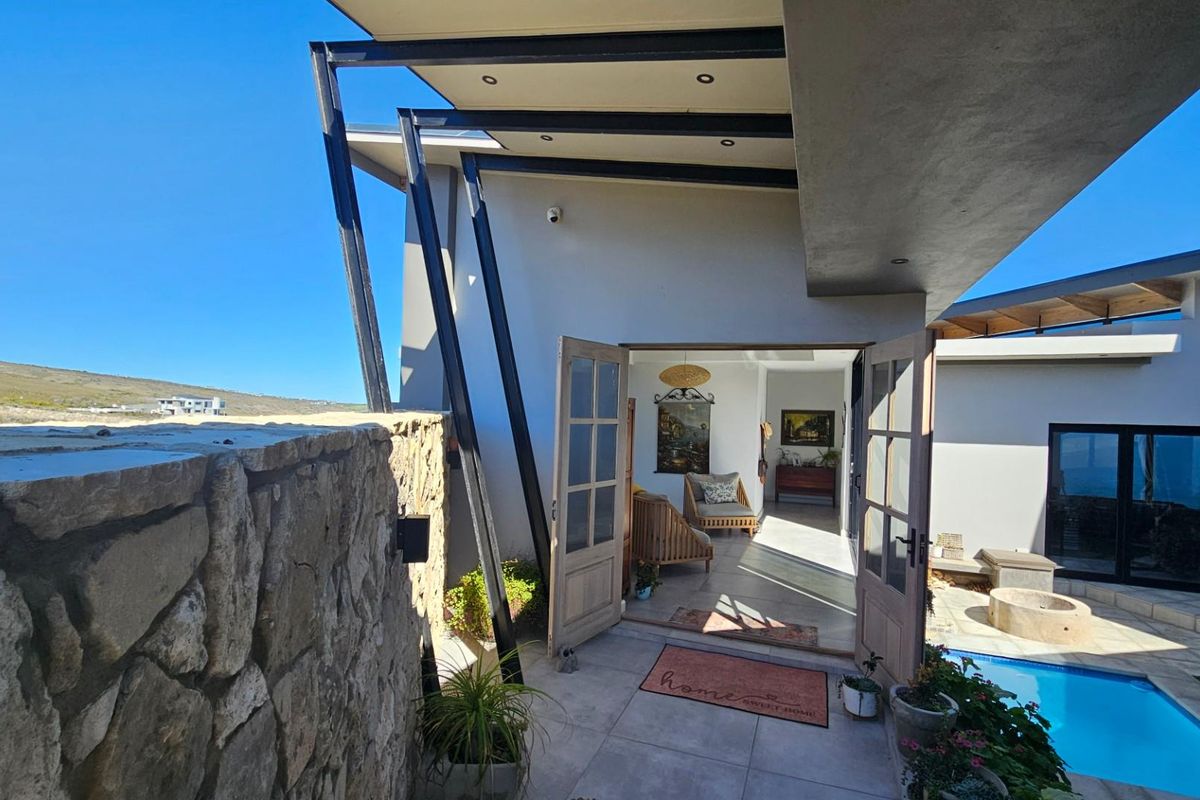 Exclusive Contemporary House For Sale in Paradise Coast, Mossel Bay - Photo 4