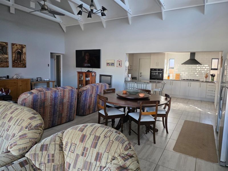 3 Bedroom House For Sale in Karookraal Estate, Hartenbos - Photo 6