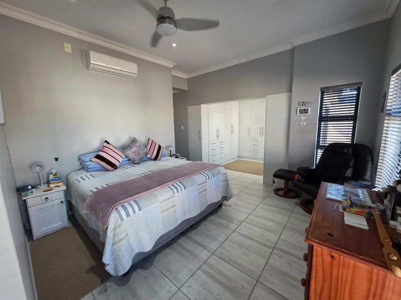 3 Bedroom House For Sale in Karookraal Estate, Hartenbos - Photo 7