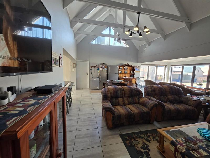 3 Bedroom House For Sale in Karookraal Estate, Hartenbos - Photo 2