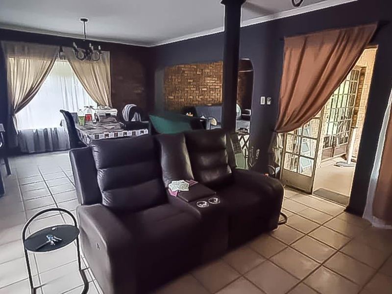 House For Sale in Selcourt, Springs - Photo 4