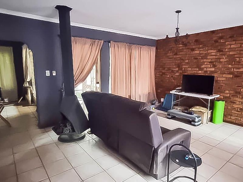 House For Sale in Selcourt, Springs - Photo 6