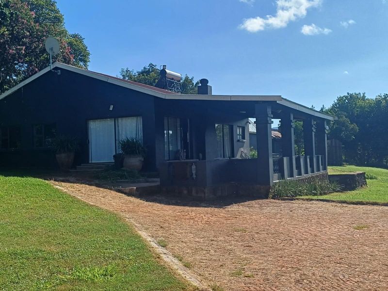 Lifestyle investment: Game fenced, avo orchard, 3 houses and solar power. - Photo 7