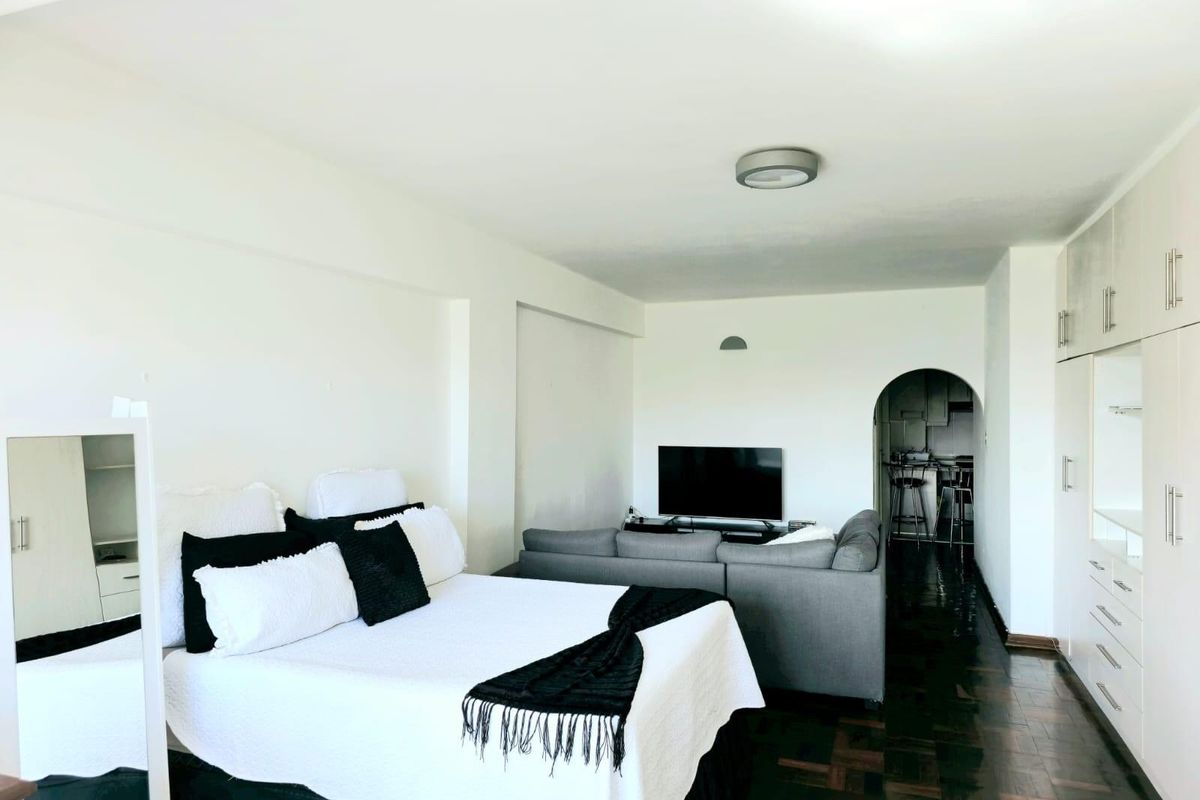 Apartment For Sale in North Beach, Durban, KwaZulu Natal - Photo 2