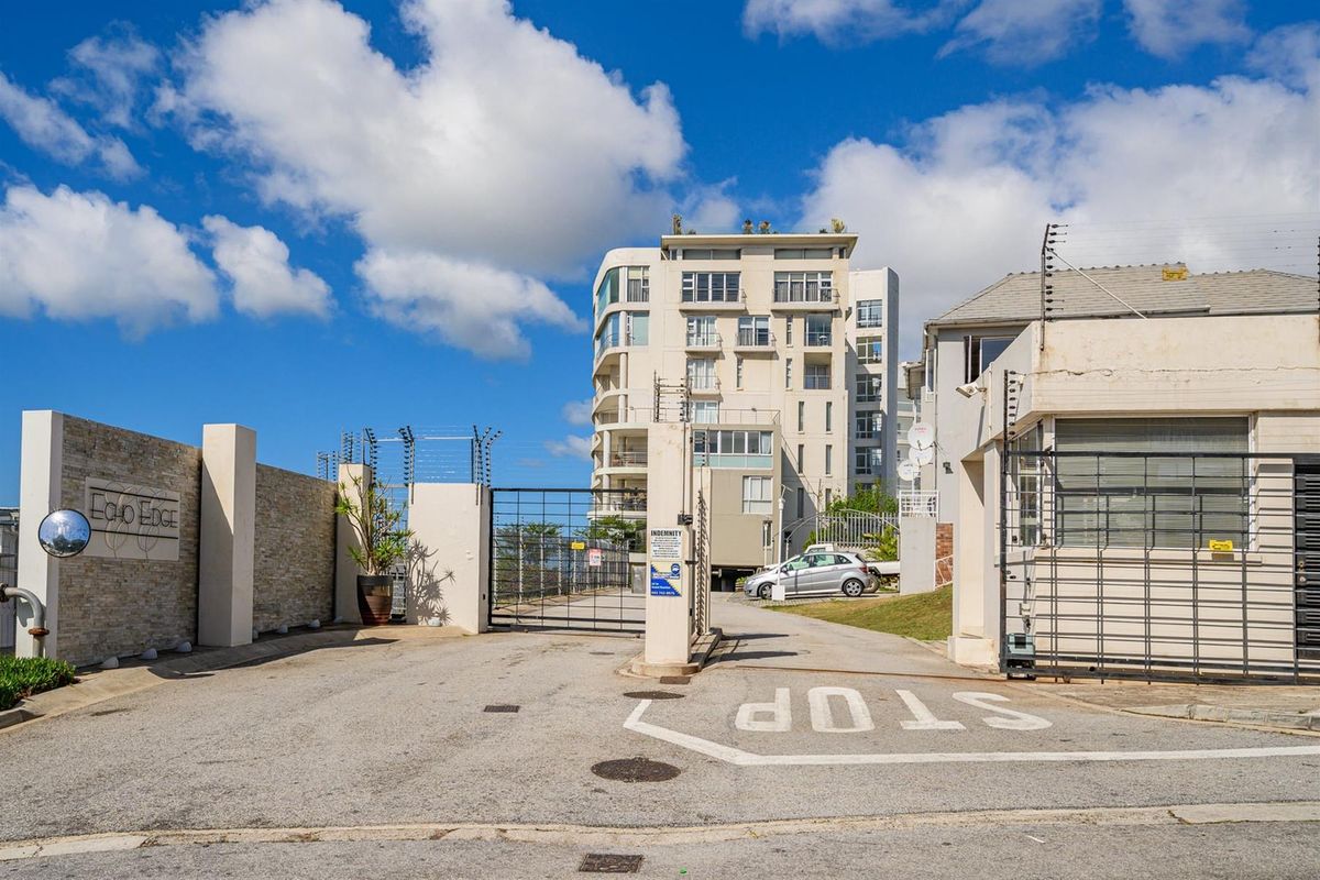 Spacious 3 Bedroom Apartment - Photo 2