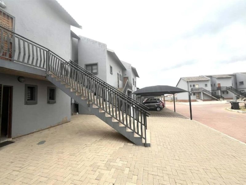 2 Bedroom Townhouse For Sale in Bendor, Polokwane - Photo 2