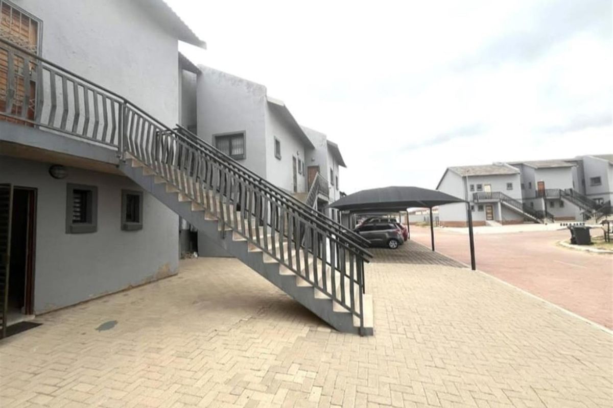 2 Bedroom Townhouse For Sale in Bendor, Polokwane - Photo 2