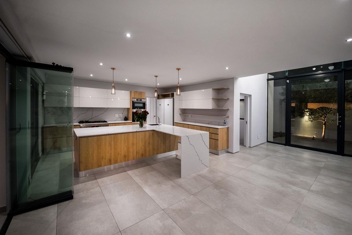 5-Bedroom Luxury Residence in Prestigious Baronetcy Estate - Photo 3