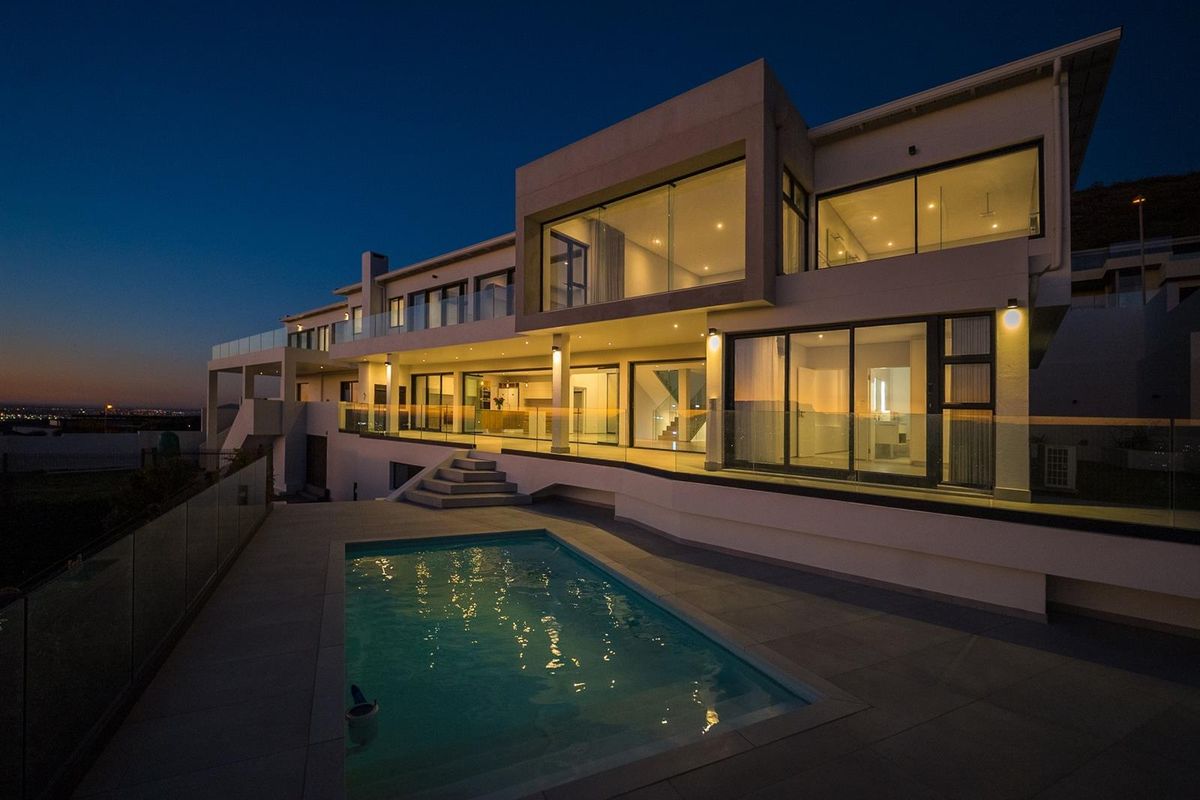5-Bedroom Luxury Residence in Prestigious Baronetcy Estate - Photo 2