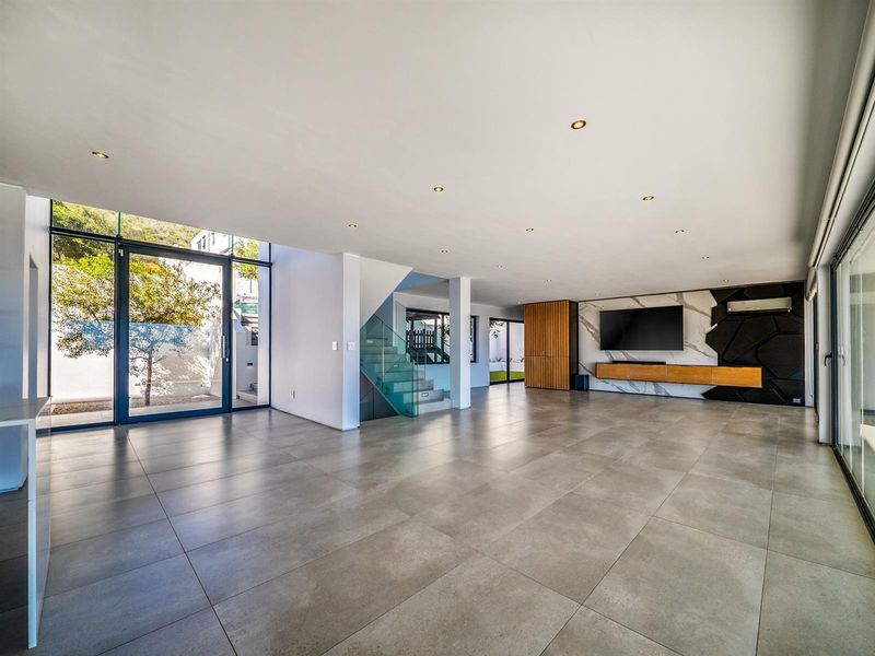 5-Bedroom Luxury Residence in Prestigious Baronetcy Estate - Photo 4