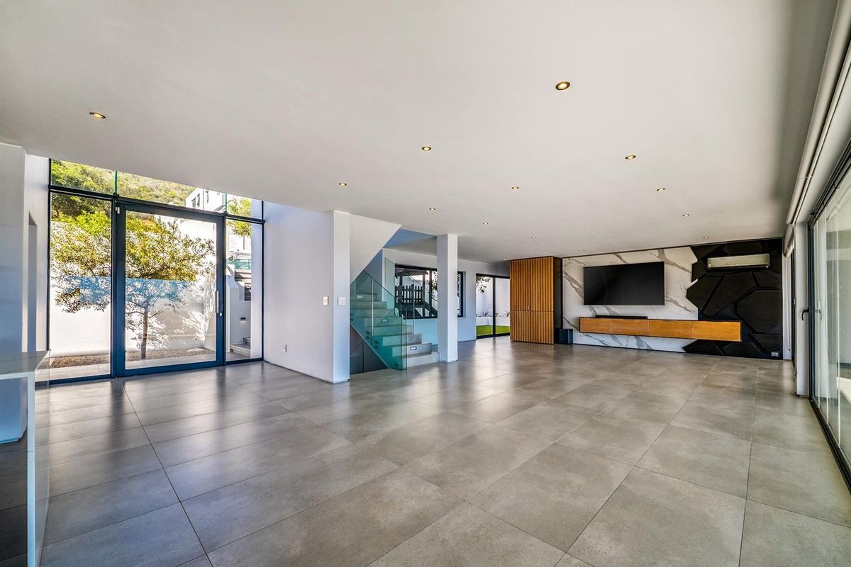5-Bedroom Luxury Residence in Prestigious Baronetcy Estate - Photo 4