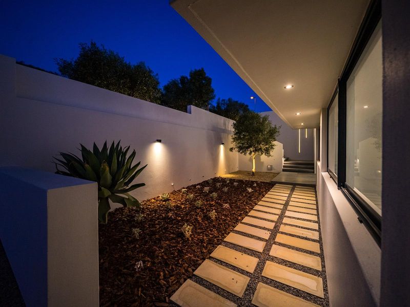 5-Bedroom Luxury Residence in Prestigious Baronetcy Estate - Photo 10