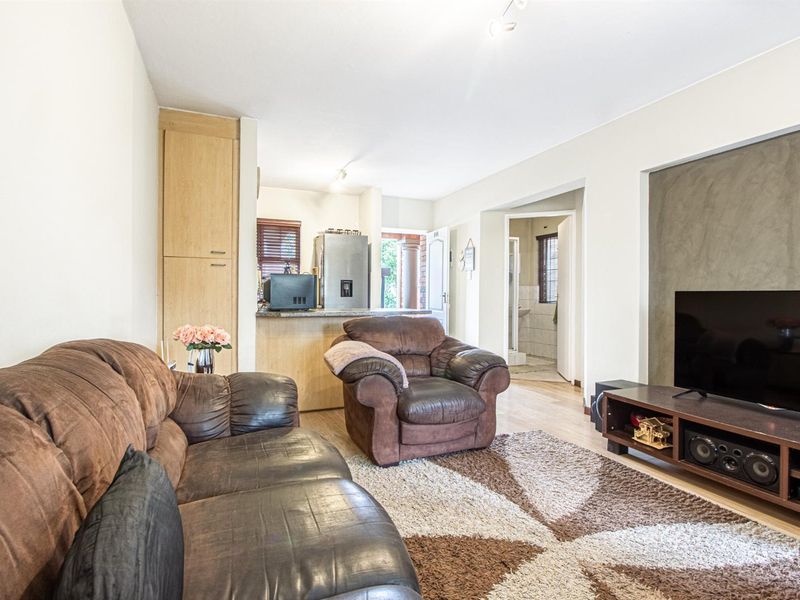 1 Bedroom garden unit in Bryanston - Photo 2