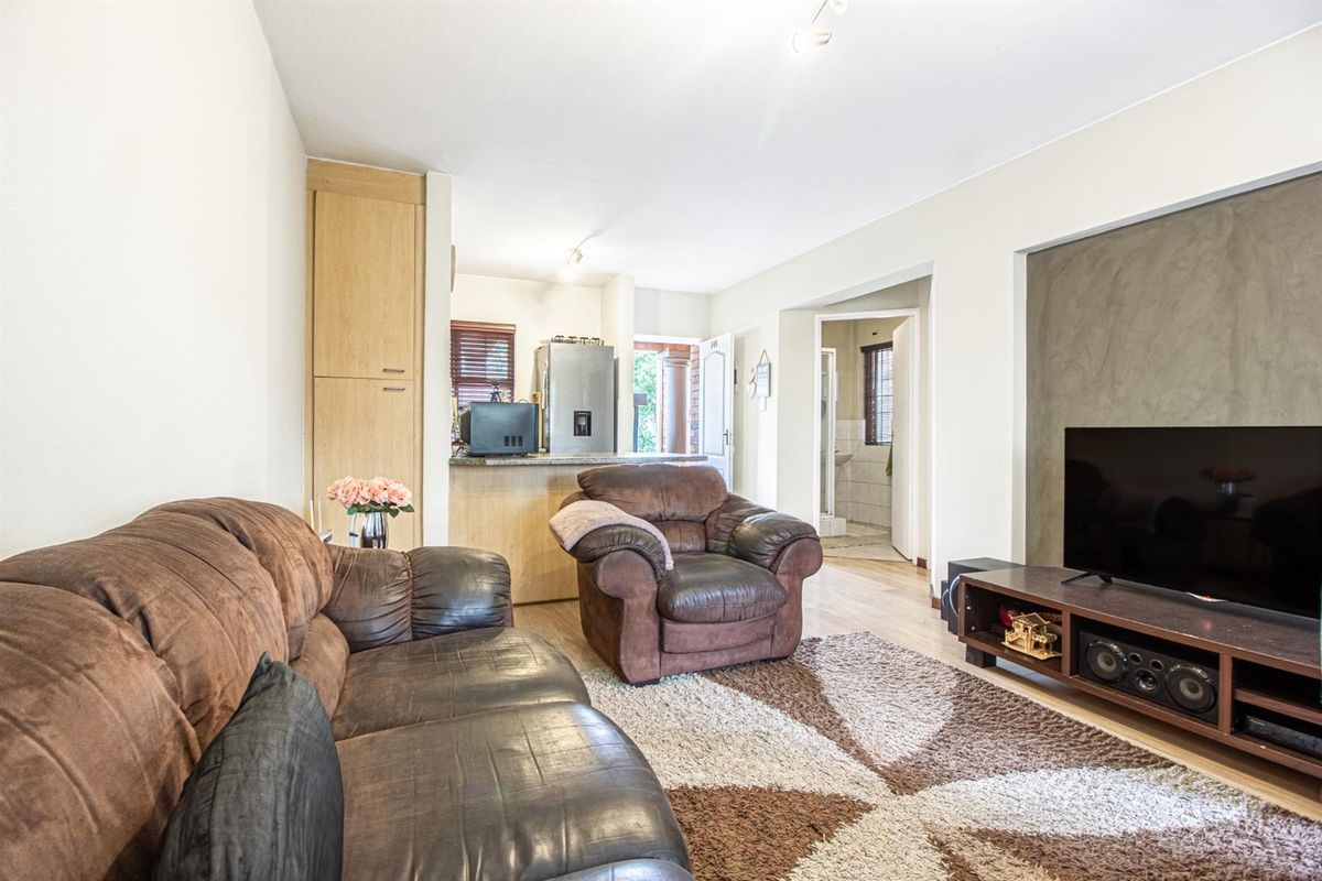 1 Bedroom garden unit in Bryanston - Photo 2