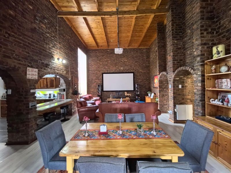 Your Dream Home & Income: Spacious 5-Bed Family Entertainer in Prime Royldene, Kimberley - Photo 4