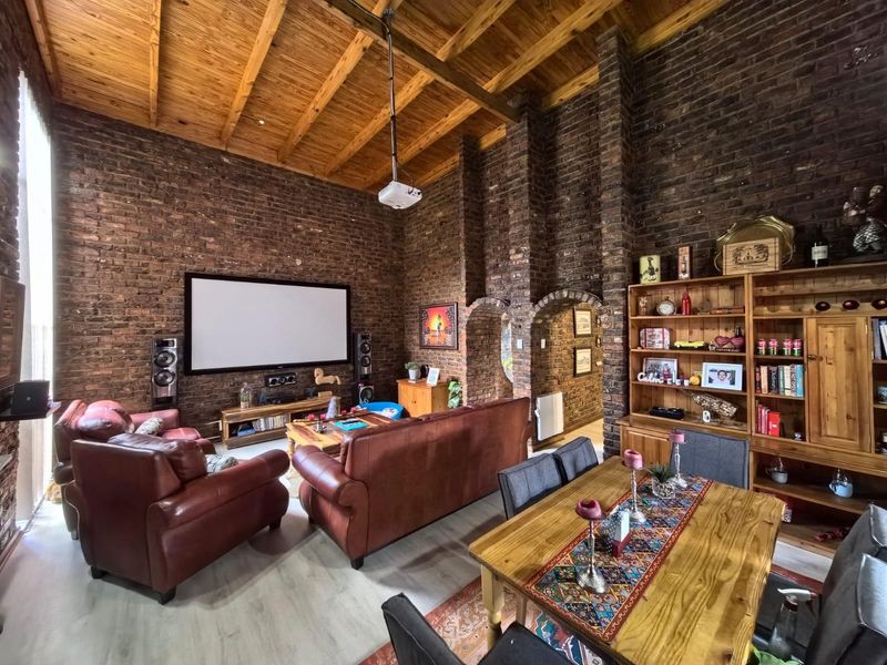 Your Dream Home & Income: Spacious 5-Bed Family Entertainer in Prime Royldene, Kimberley - Photo 8