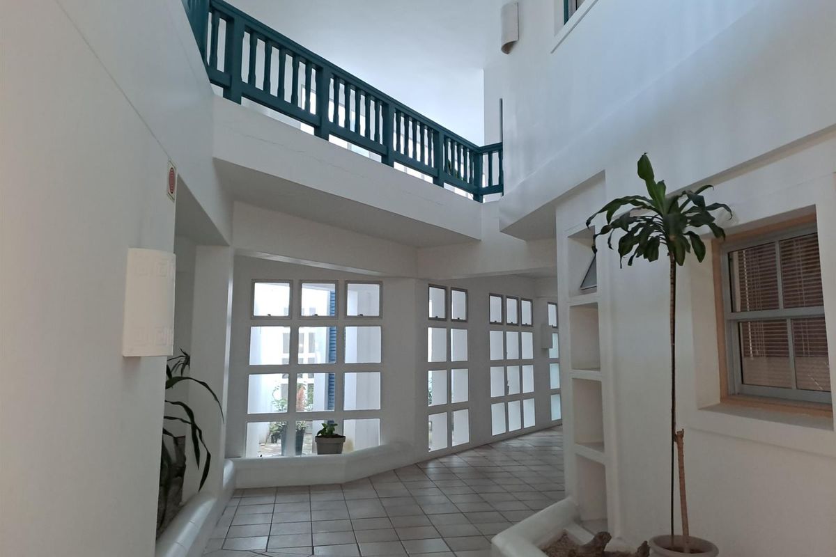 Luxury Sea-View Apartment for Sale in Summerstrand - Photo 3